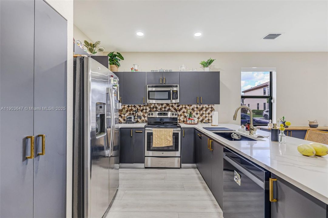 Active With Contract: $500,000 (3 beds, 2 baths, 1506 Square Feet)