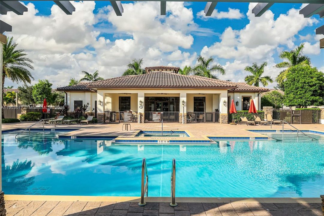 Active With Contract: $500,000 (3 beds, 2 baths, 1506 Square Feet)