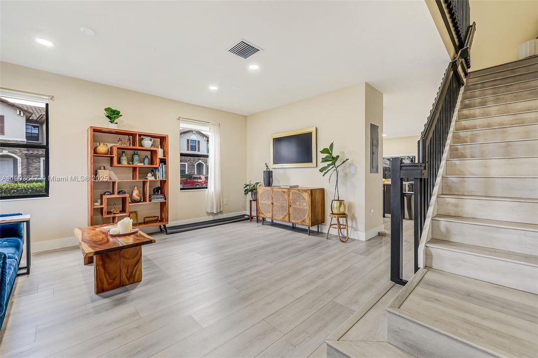 Active With Contract: $500,000 (3 beds, 2 baths, 1506 Square Feet)