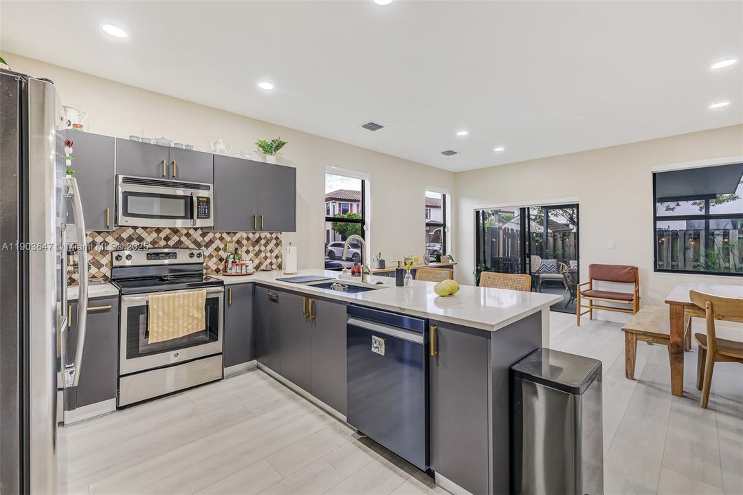 Active With Contract: $500,000 (3 beds, 2 baths, 1506 Square Feet)