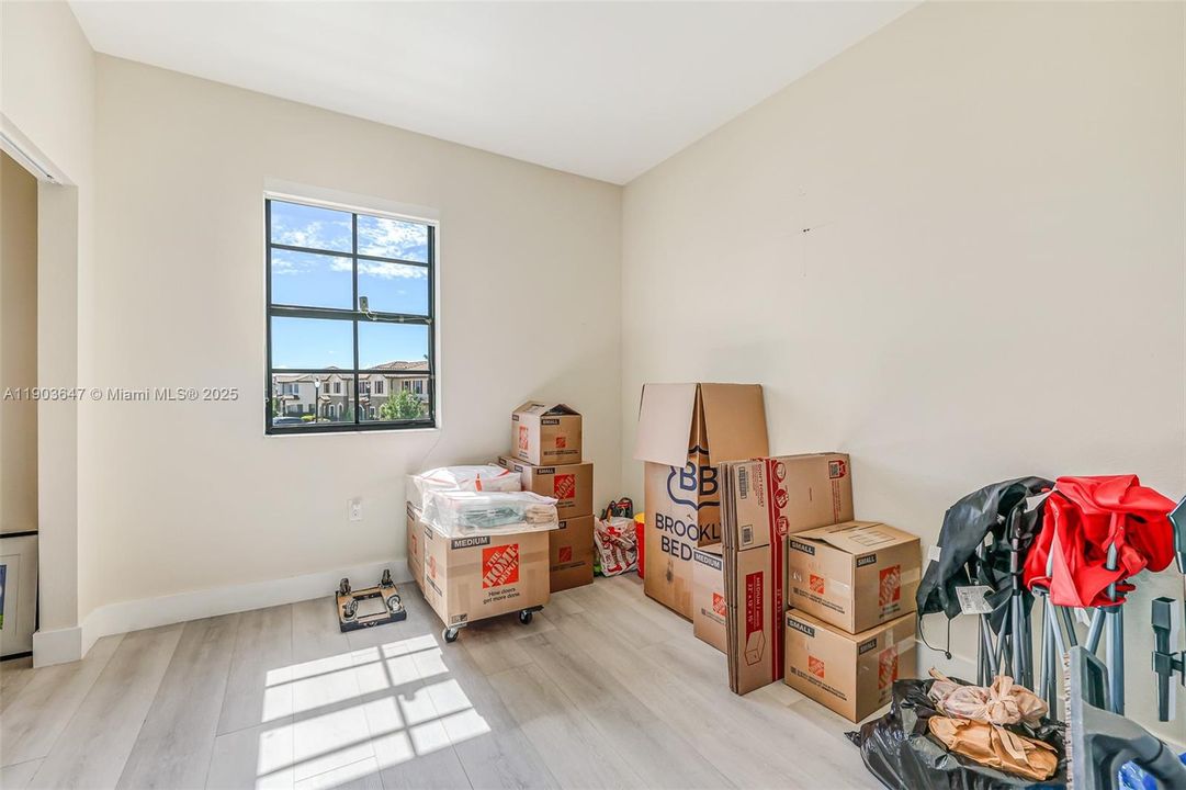 Active With Contract: $500,000 (3 beds, 2 baths, 1506 Square Feet)