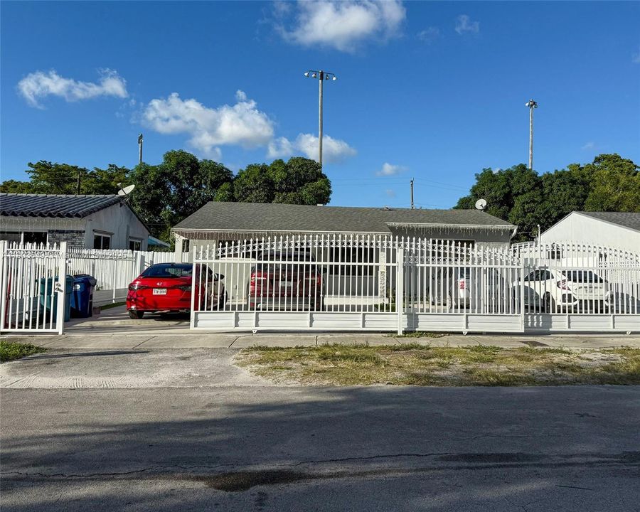 For Sale: $550,000 (4 beds, 3 baths, 1066 Square Feet)