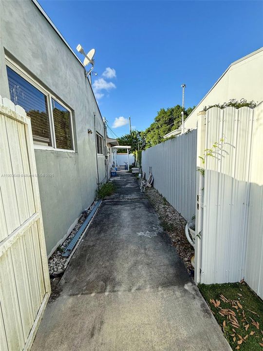 For Sale: $550,000 (4 beds, 3 baths, 1066 Square Feet)