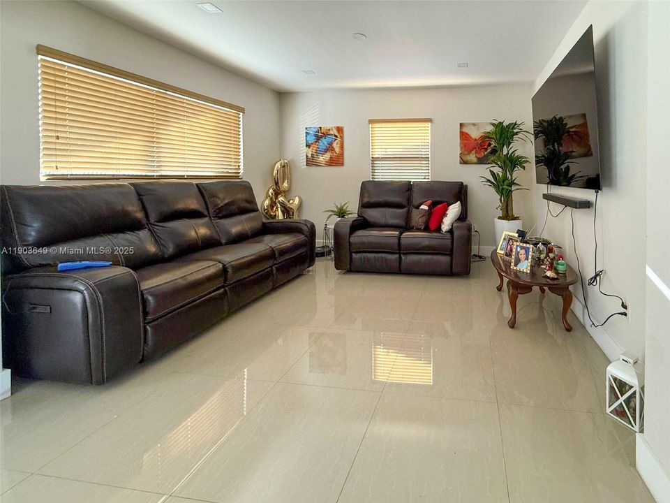 For Sale: $550,000 (4 beds, 3 baths, 1066 Square Feet)