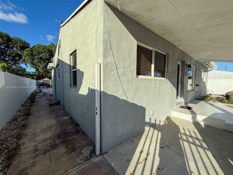 For Sale: $550,000 (4 beds, 3 baths, 1066 Square Feet)