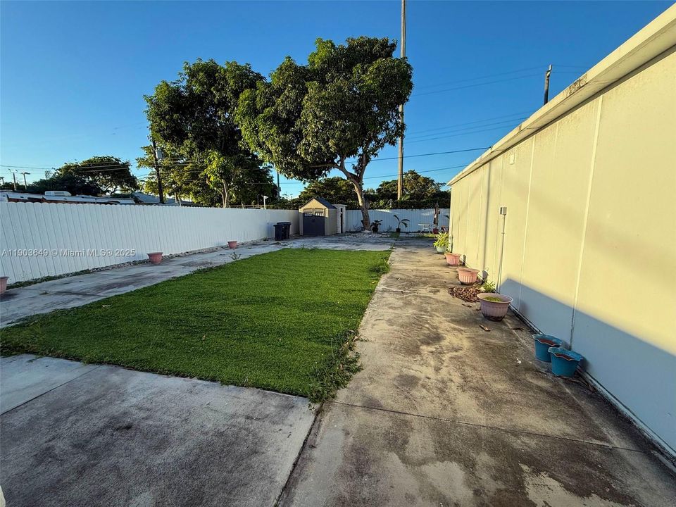 For Sale: $550,000 (4 beds, 3 baths, 1066 Square Feet)