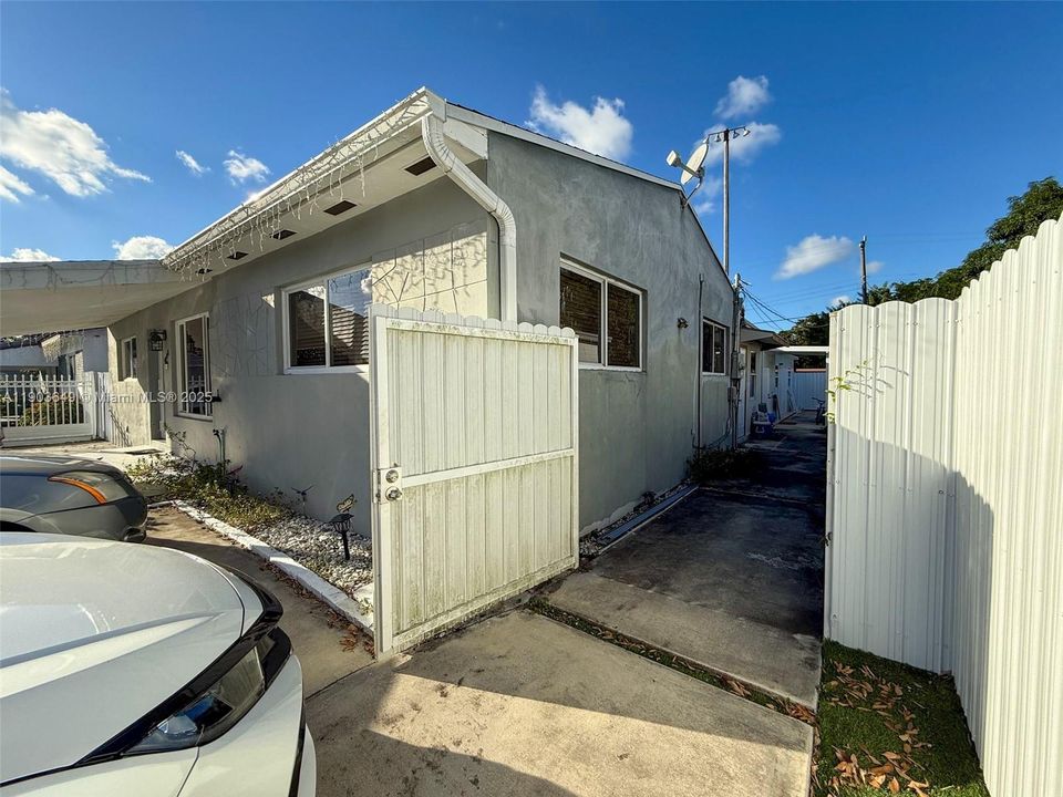 For Sale: $550,000 (4 beds, 3 baths, 1066 Square Feet)