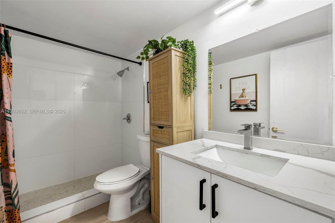 For Sale: $415,000 (0 beds, 1 baths, 407 Square Feet)