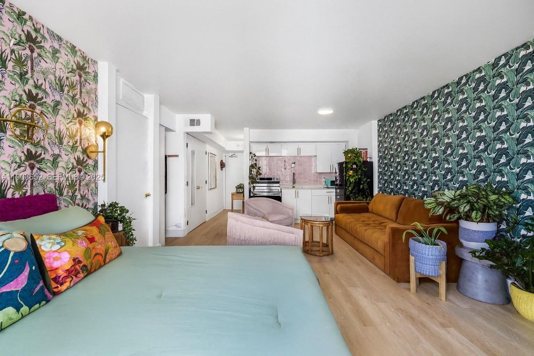 For Sale: $415,000 (0 beds, 1 baths, 407 Square Feet)