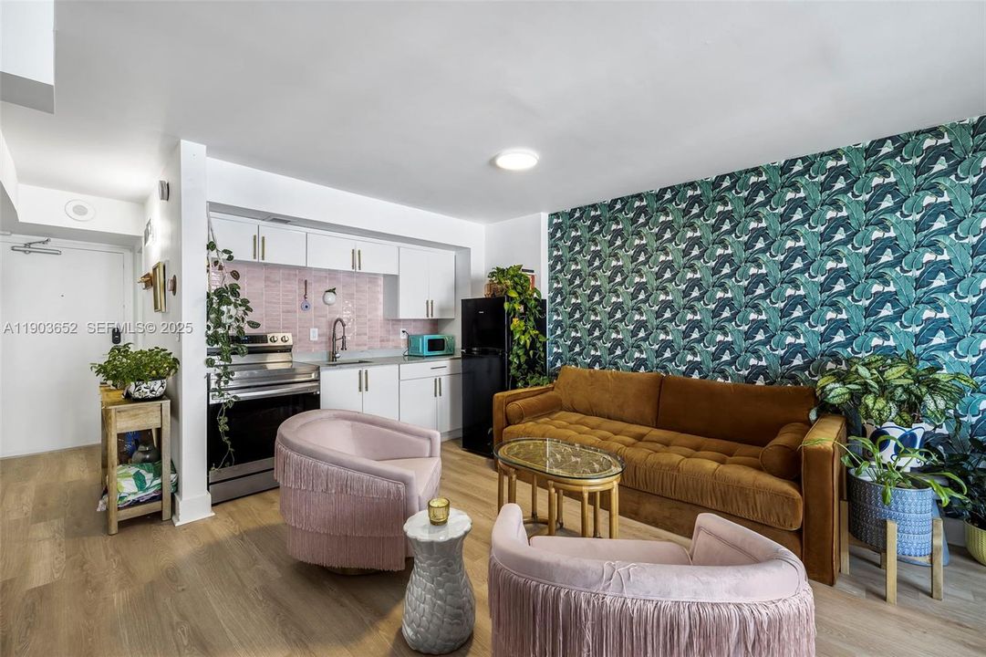 For Sale: $415,000 (0 beds, 1 baths, 407 Square Feet)