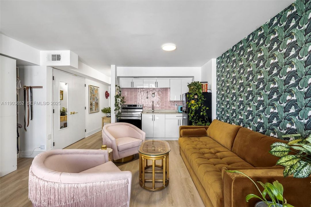 For Sale: $415,000 (0 beds, 1 baths, 407 Square Feet)