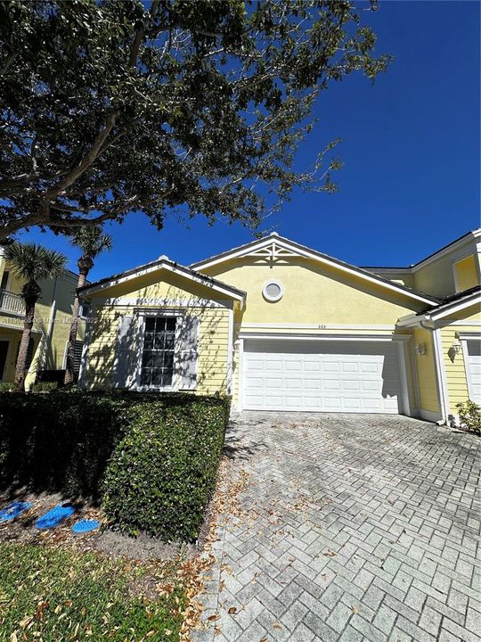 出租: $3,000 (3 贝兹, 2 浴室, 1482 平方英尺)