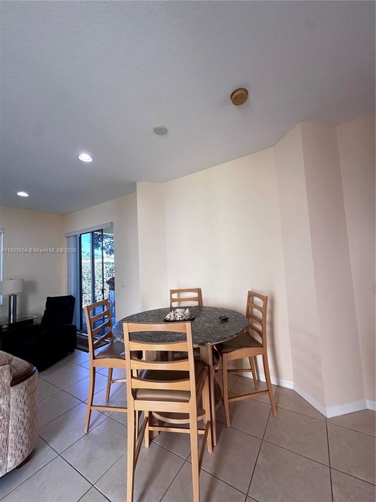 出租: $3,000 (3 贝兹, 2 浴室, 1482 平方英尺)