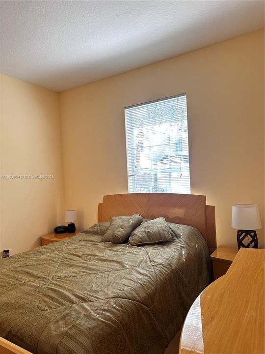 出租: $3,000 (3 贝兹, 2 浴室, 1482 平方英尺)