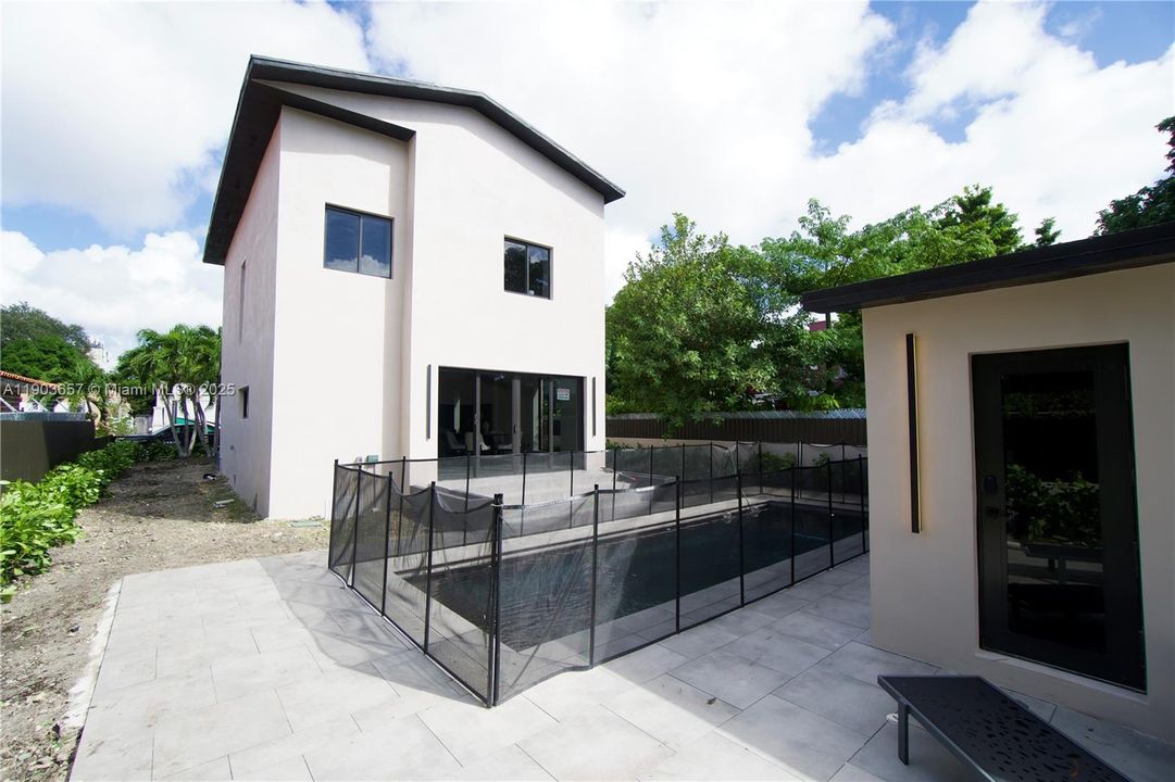 For Sale: $1,749,000 (4 beds, 4 baths, 2324 Square Feet)