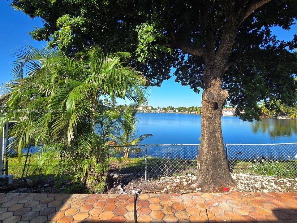 待售: $495,000 (4 贝兹, 2 浴室, 1161 平方英尺)