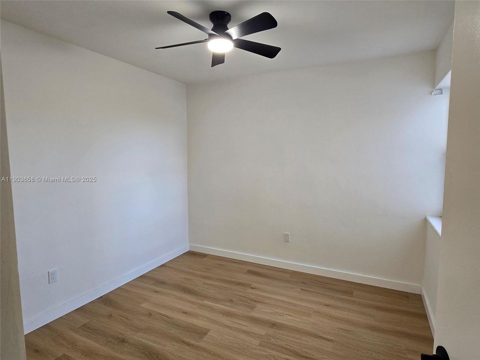 待售: $495,000 (4 贝兹, 2 浴室, 1161 平方英尺)