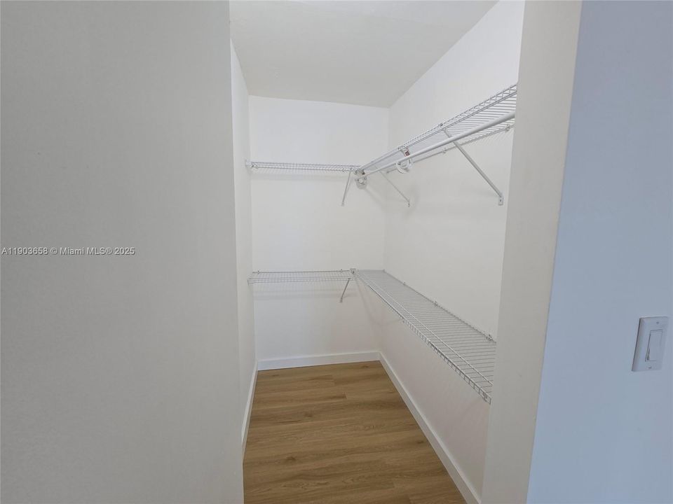 待售: $495,000 (4 贝兹, 2 浴室, 1161 平方英尺)