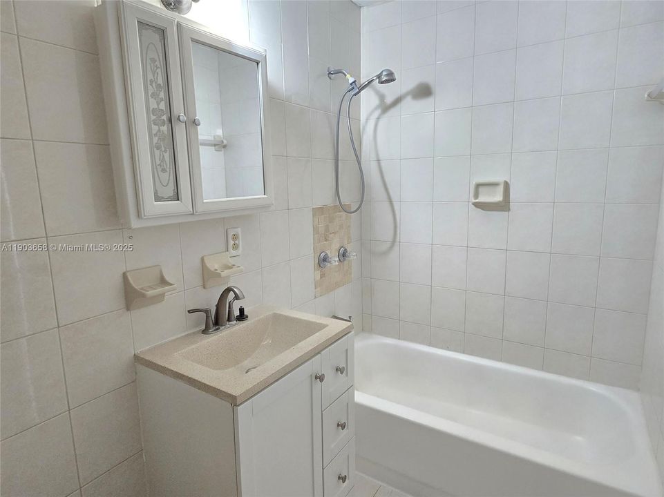 待售: $495,000 (4 贝兹, 2 浴室, 1161 平方英尺)