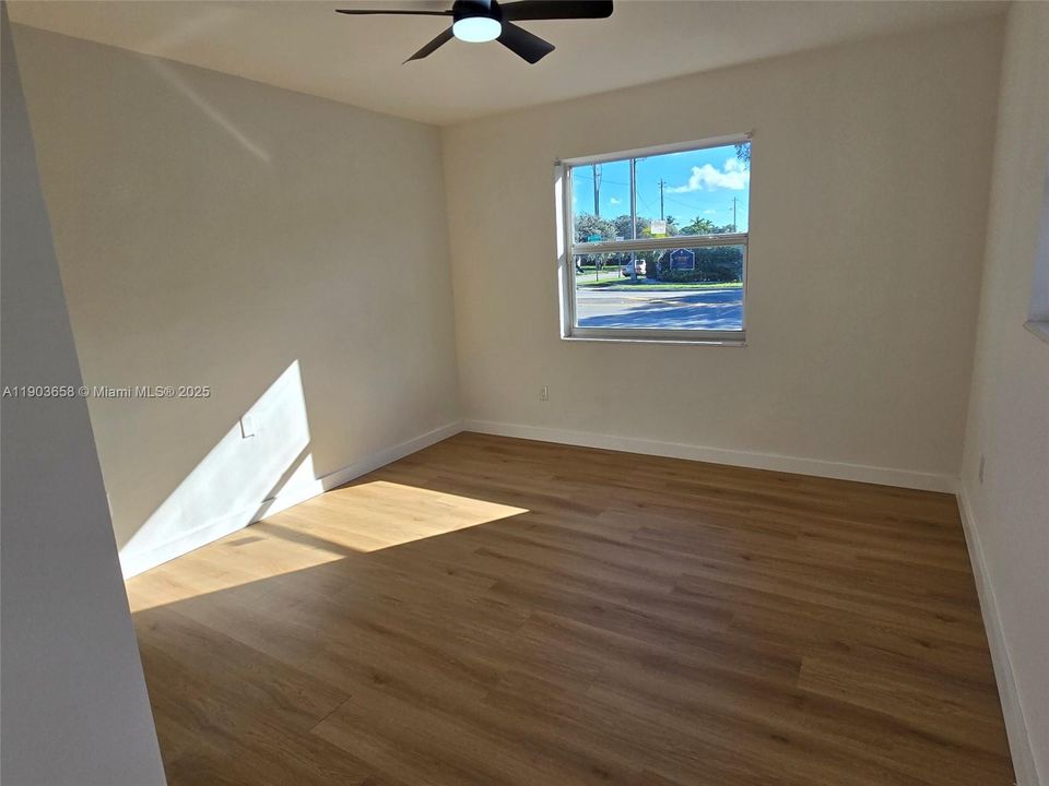 待售: $495,000 (4 贝兹, 2 浴室, 1161 平方英尺)