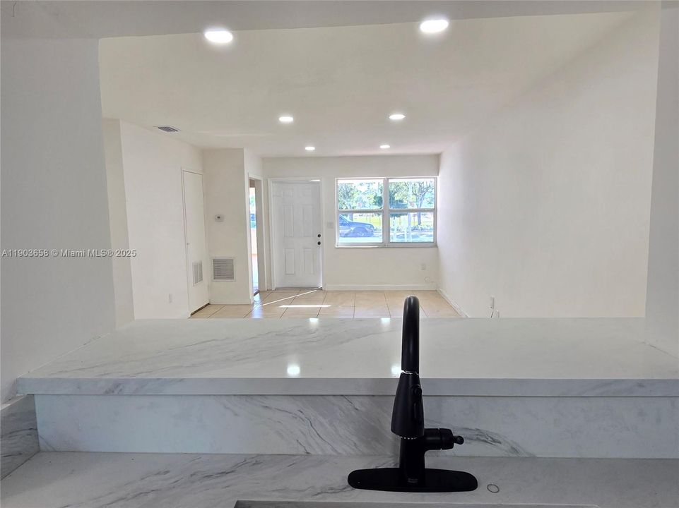 待售: $495,000 (4 贝兹, 2 浴室, 1161 平方英尺)