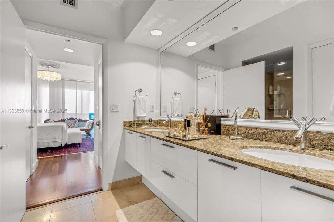 For Rent: $15,000 (2 beds, 2 baths, 1437 Square Feet)