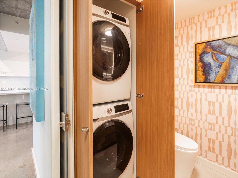 Active With Contract: $5,850 (2 beds, 2 baths, 1507 Square Feet)