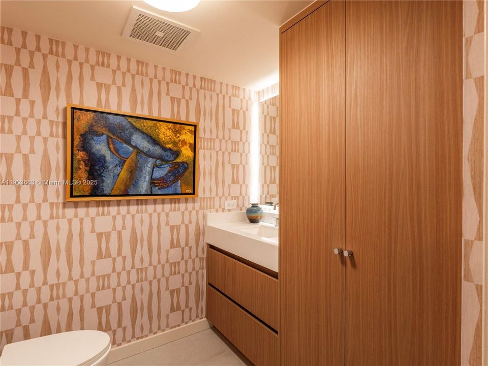 1/2 bathroom Upstairs