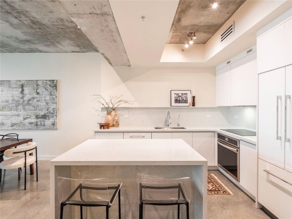 Active With Contract: $5,850 (2 beds, 2 baths, 1507 Square Feet)