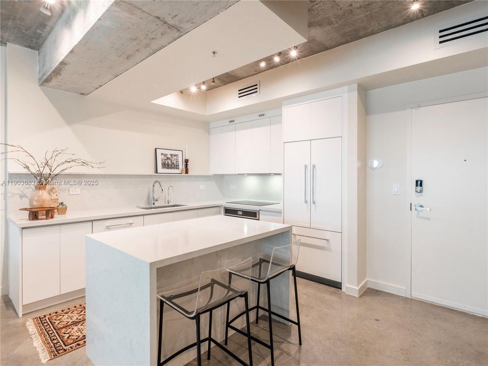 Active With Contract: $5,850 (2 beds, 2 baths, 1507 Square Feet)