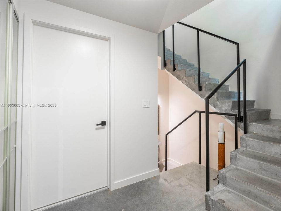 Active With Contract: $5,850 (2 beds, 2 baths, 1507 Square Feet)