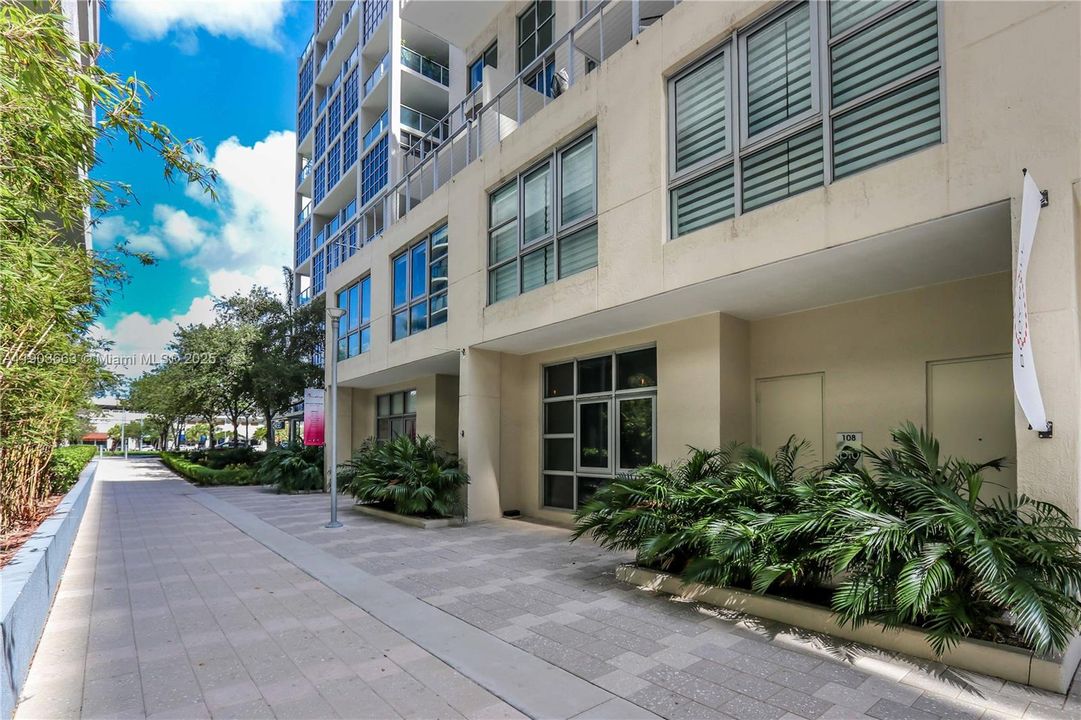 Active With Contract: $5,850 (2 beds, 2 baths, 1507 Square Feet)