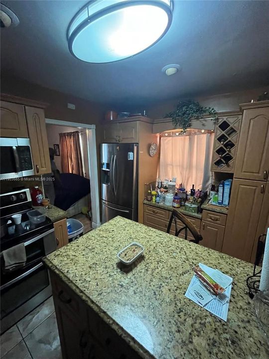 For Sale: $472,900 (3 beds, 2 baths, 1711 Square Feet)