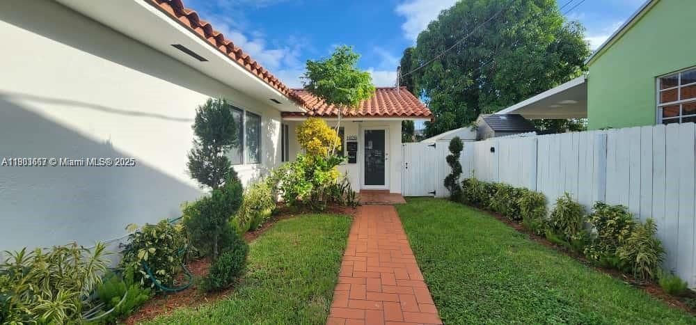 Recently Rented: $2,500 (2 beds, 1 baths, 2175 Square Feet)