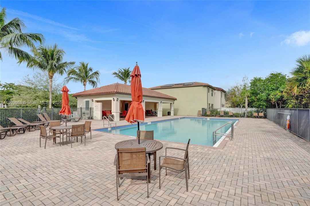 For Sale: $555,000 (3 beds, 2 baths, 1842 Square Feet)