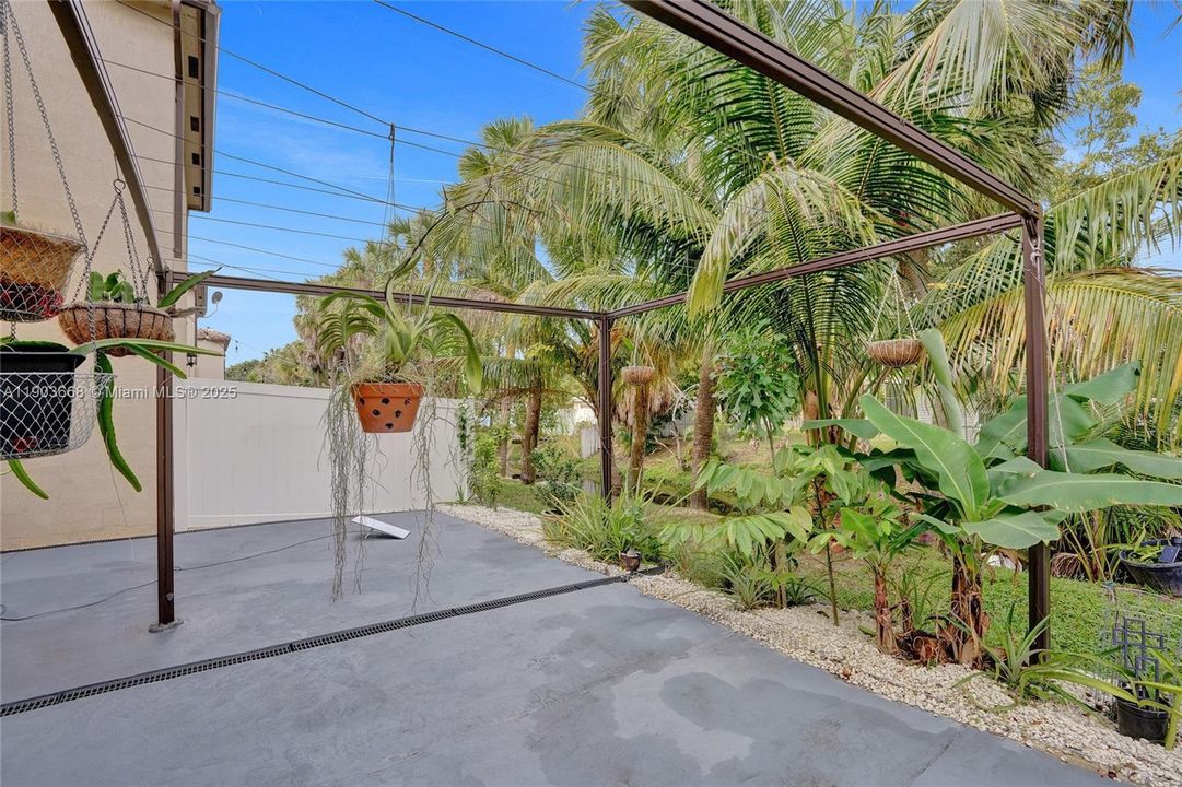 For Sale: $555,000 (3 beds, 2 baths, 1842 Square Feet)