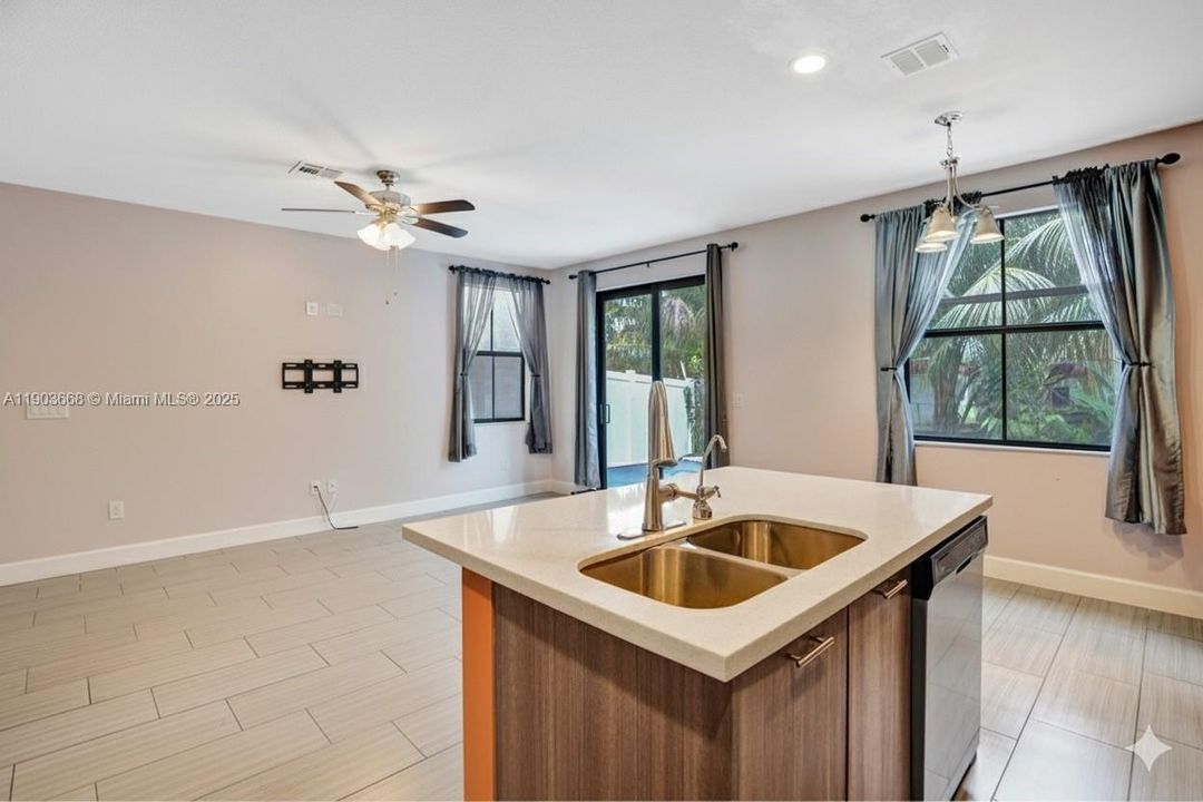 For Sale: $555,000 (3 beds, 2 baths, 1842 Square Feet)