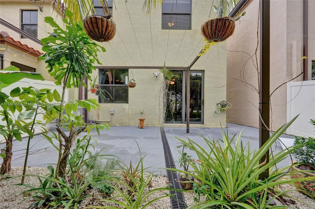 For Sale: $555,000 (3 beds, 2 baths, 1842 Square Feet)