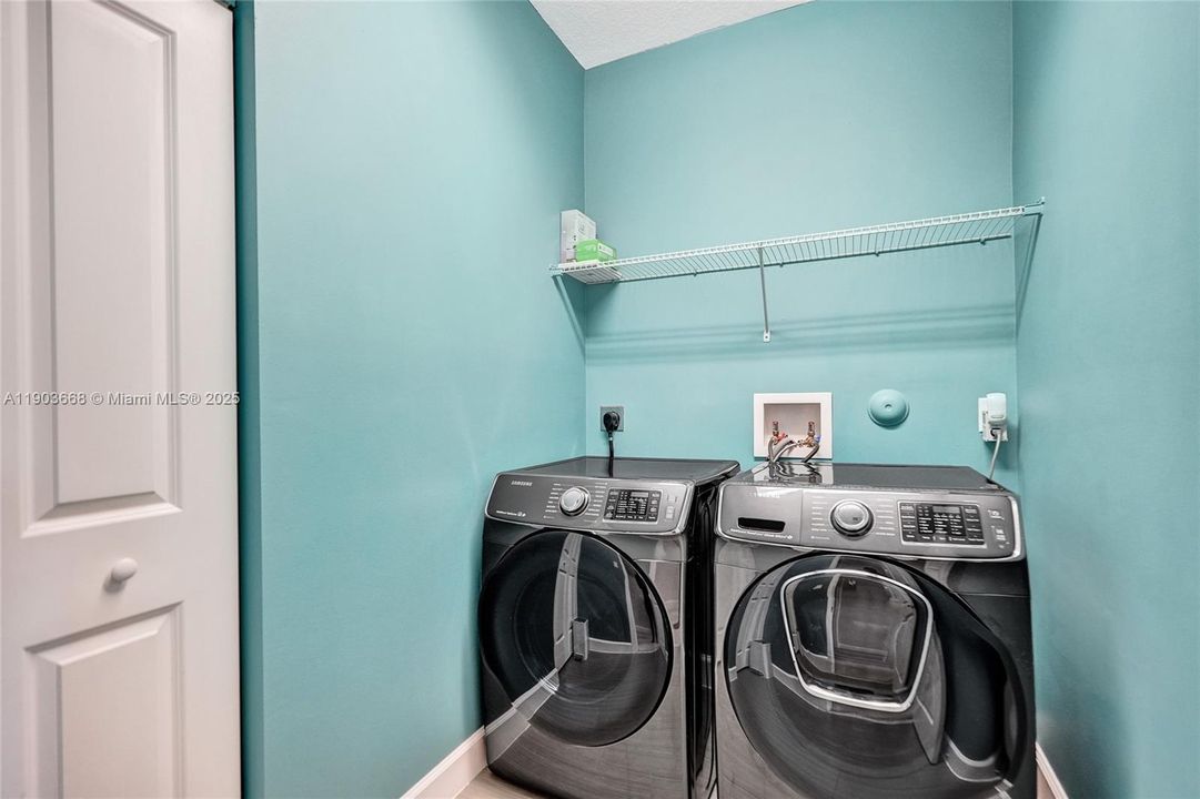 For Sale: $555,000 (3 beds, 2 baths, 1842 Square Feet)