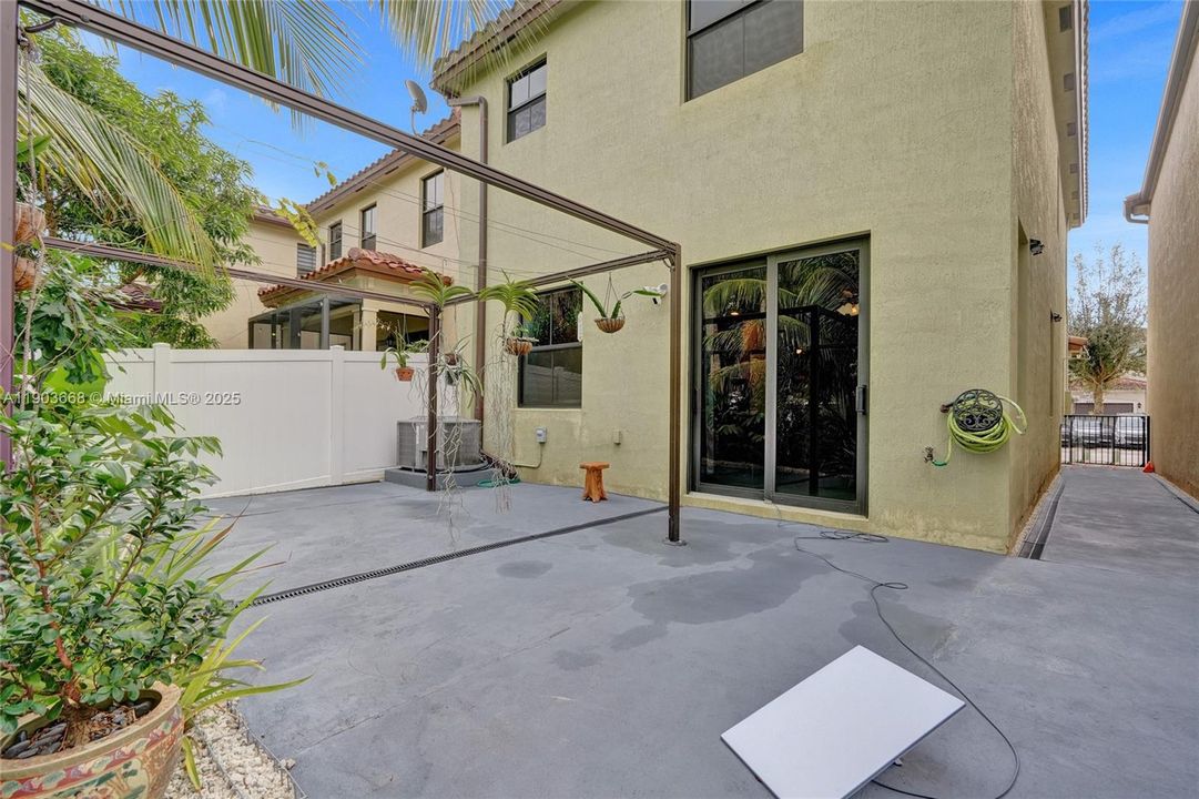 For Sale: $555,000 (3 beds, 2 baths, 1842 Square Feet)