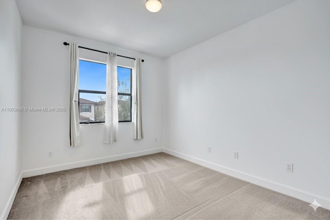 For Sale: $555,000 (3 beds, 2 baths, 1842 Square Feet)