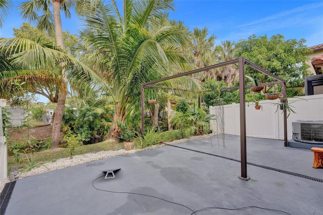 For Sale: $555,000 (3 beds, 2 baths, 1842 Square Feet)