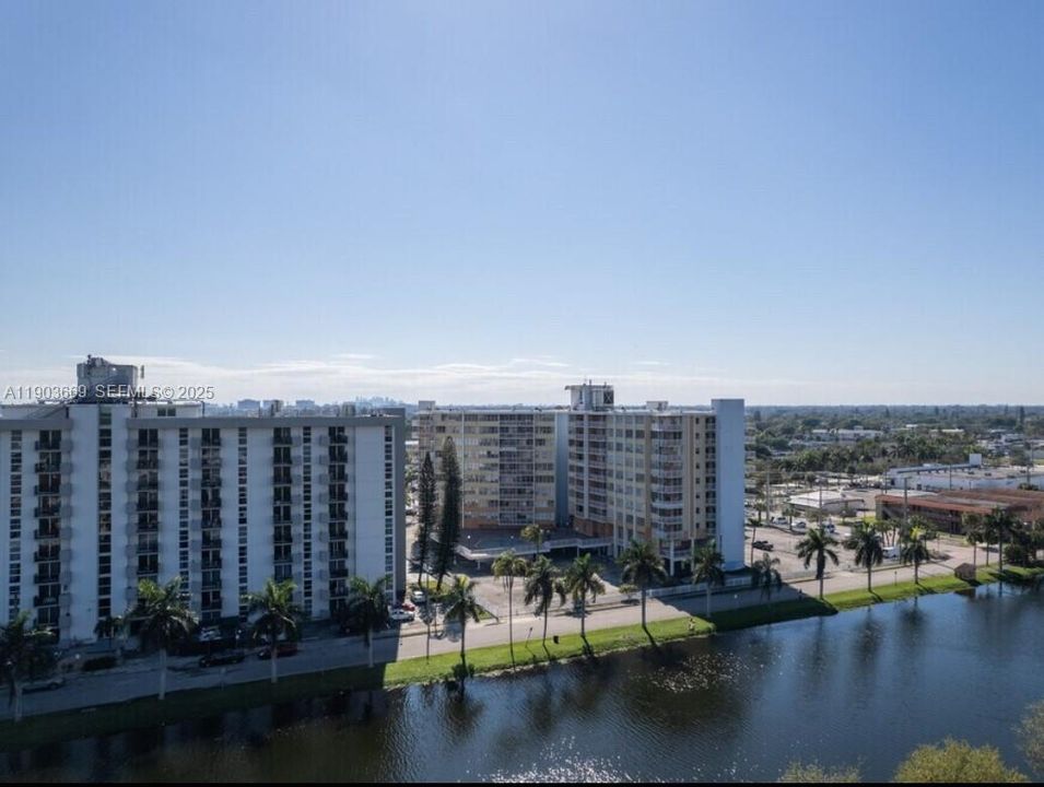 For Rent: $2,000 (2 beds, 2 baths, 1112 Square Feet)