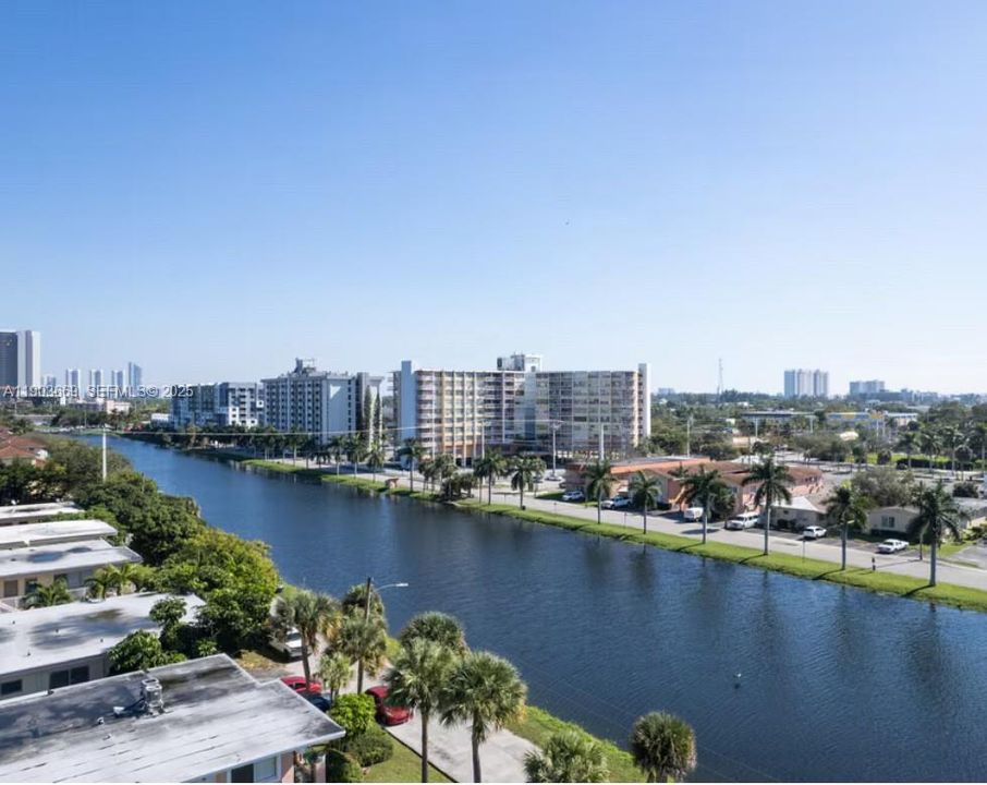 For Rent: $2,000 (2 beds, 2 baths, 1112 Square Feet)