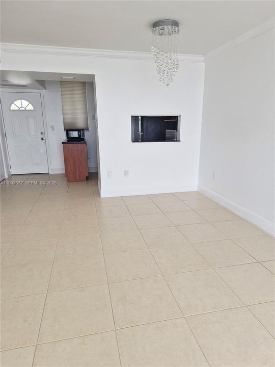 出租: $1,800 (1 贝兹, 1 浴室, 768 平方英尺)