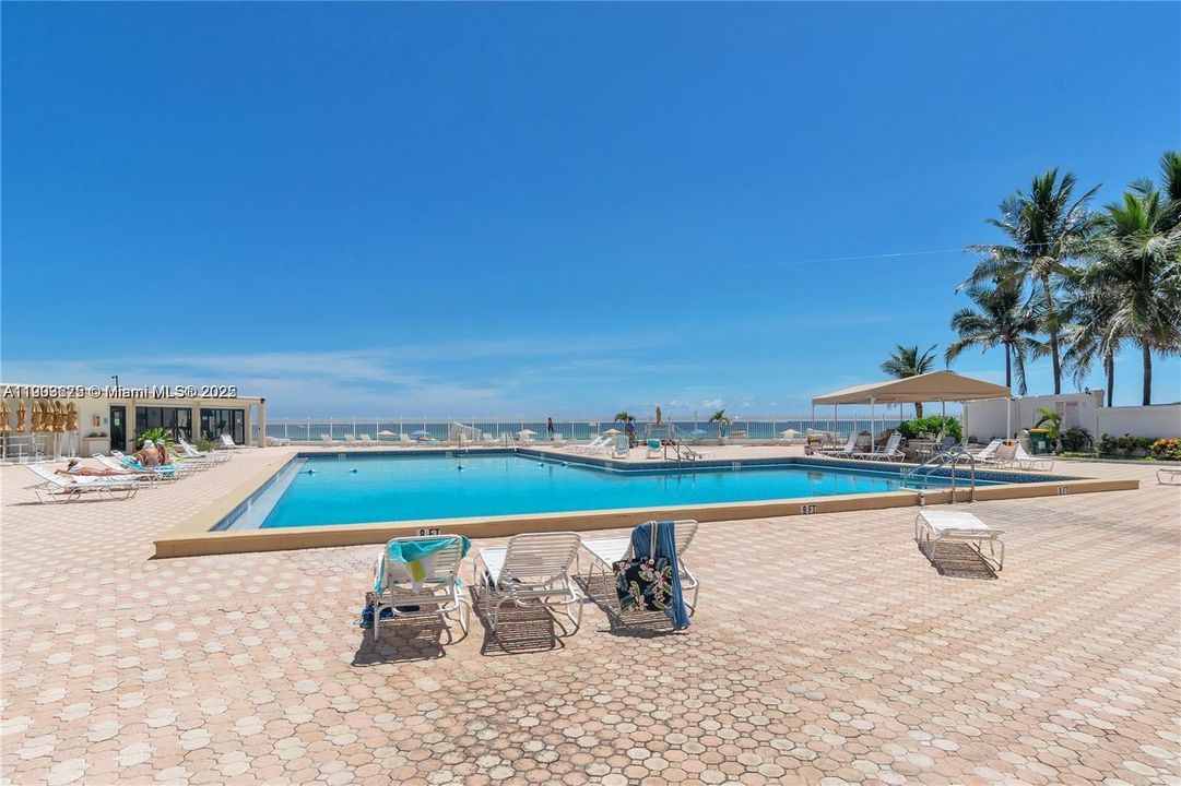 For Sale: $507,500 (2 beds, 2 baths, 1120 Square Feet)