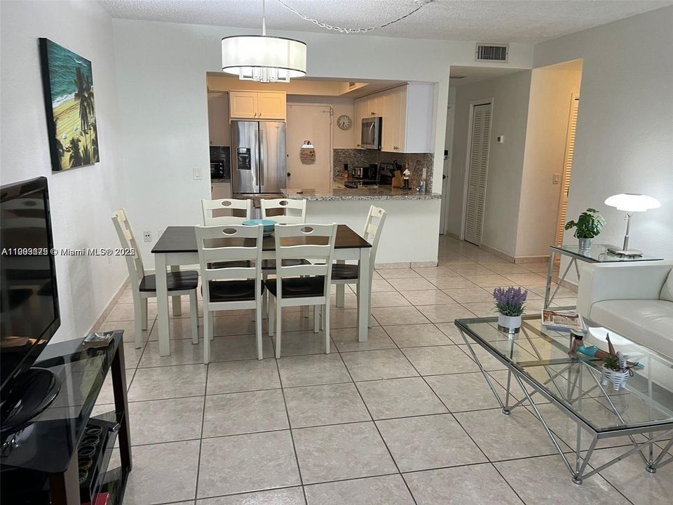 For Sale: $507,500 (2 beds, 2 baths, 1120 Square Feet)