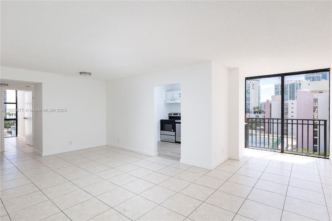 Recently Rented: $2,400 (2 beds, 2 baths, 894 Square Feet)