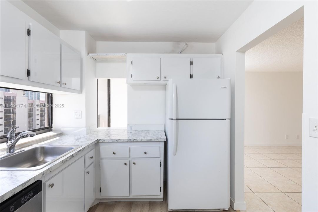 Recently Rented: $2,400 (2 beds, 2 baths, 894 Square Feet)