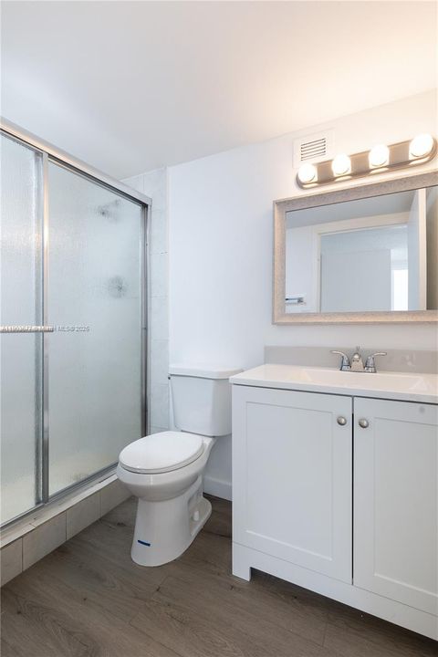 Recently Rented: $2,400 (2 beds, 2 baths, 894 Square Feet)